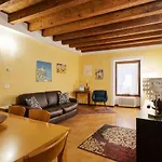 Guesthost - Citta Antica Charming Flat * Βερόνα