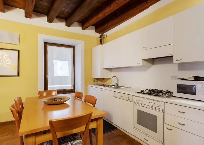 Guesthost - Citta Antica Charming Flat Βερόνα