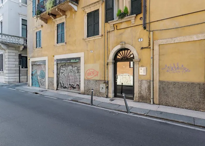 Guesthost - Citta Antica Charming Flat * Verona